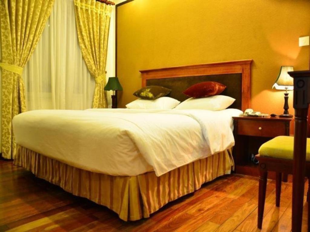 Atrium Hotel