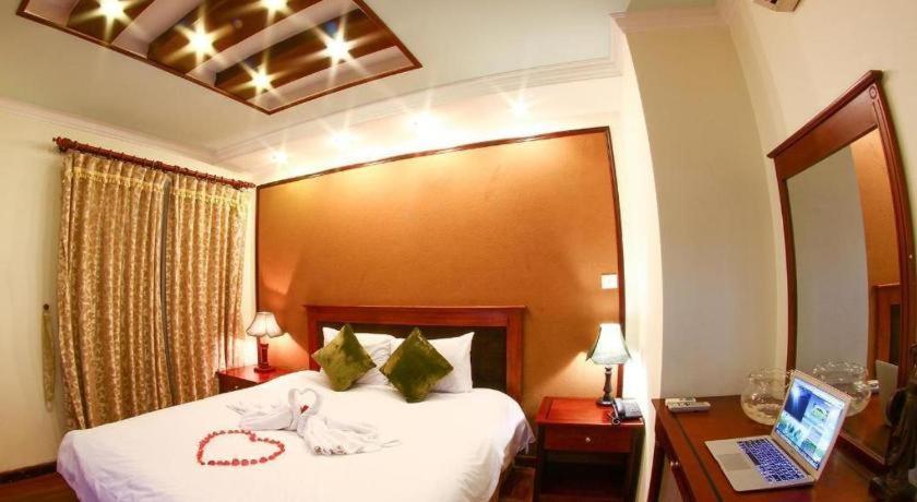 Atrium 3*