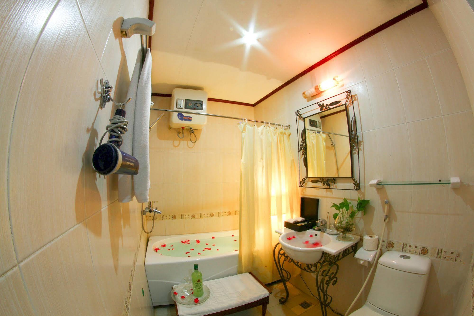 Atrium Hotel